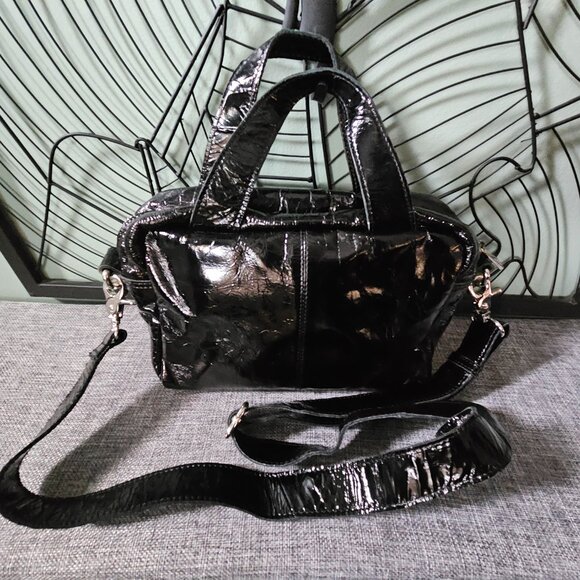 Núnoo | Patent Leather Black Crossbody Bag - Picture 2 of 11